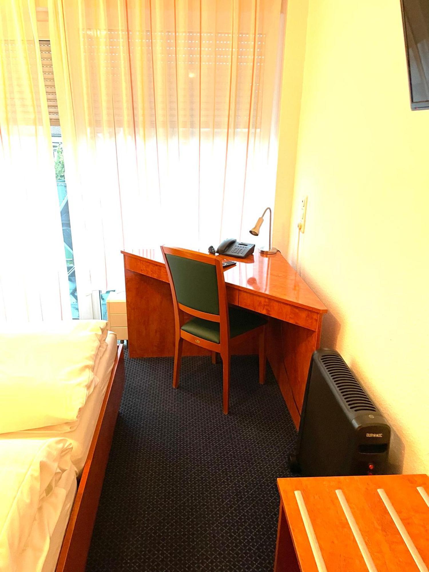 Hotel Merkenich Kolonia Zewnętrze zdjęcie